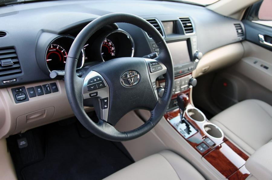  Toyota Highlander 2011 года  (фото 9 из 108)